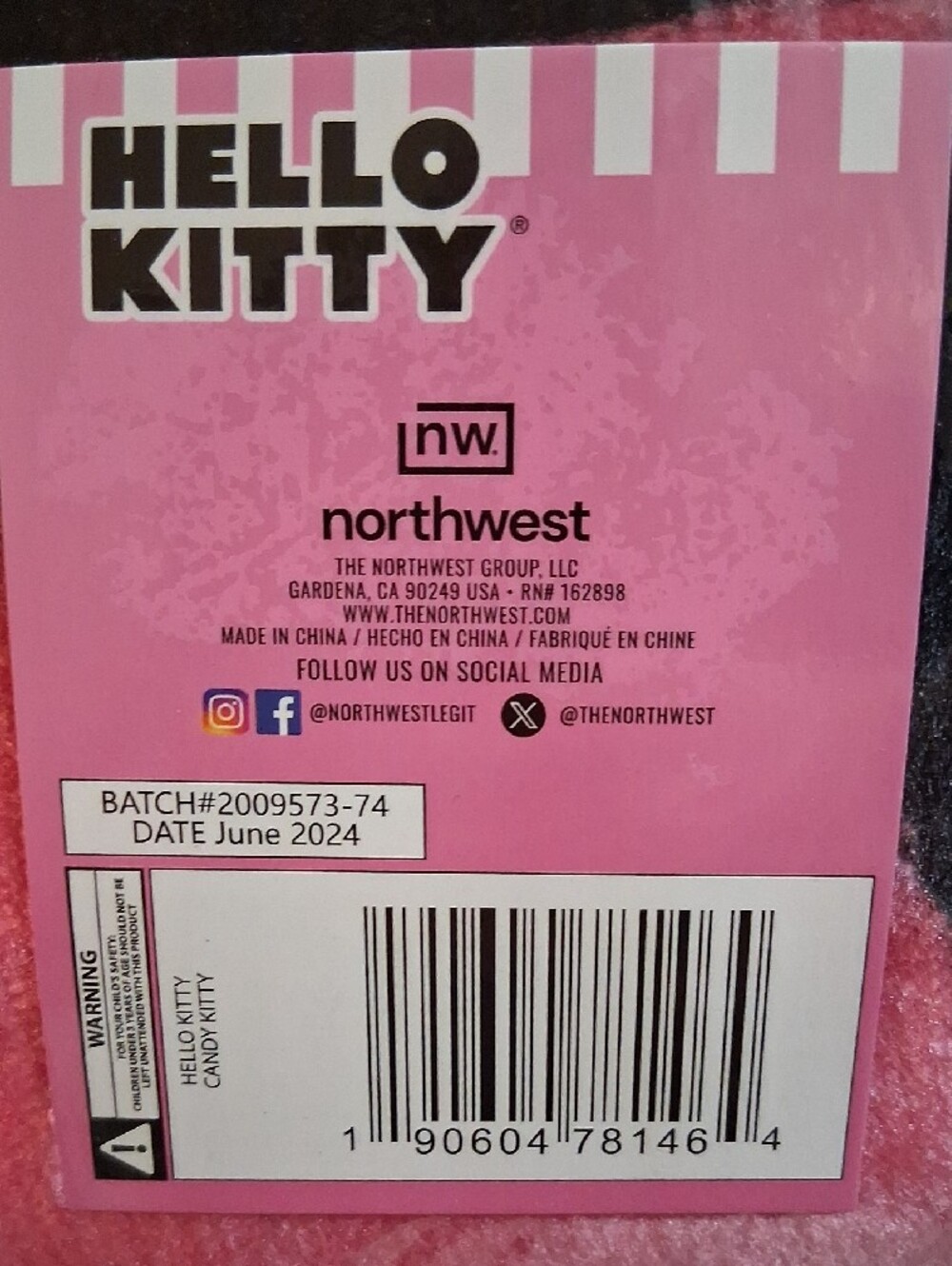 Hello Kitty NWT Plush Raschel Throw Blanket Pink White - Picture 9 of 9
